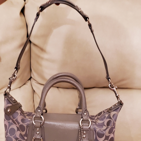 ⭐ Coach Purse. - Picture 3 of 5